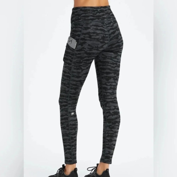Fabletics Therma-Flex High-Waisted Pocket Legging, Color Pewter Tigress Size S - Picture 2 of 15
